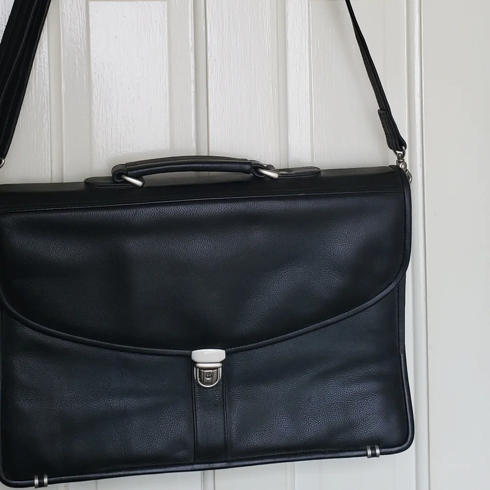 ILA Black Leather Briefcase Laptop Bag Like New Professional Office Accessory
